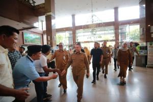 Tingkatkan Layanan Kesehatan, Gubri Abdul Wahid Tinjau RSUD Arifin Achmad